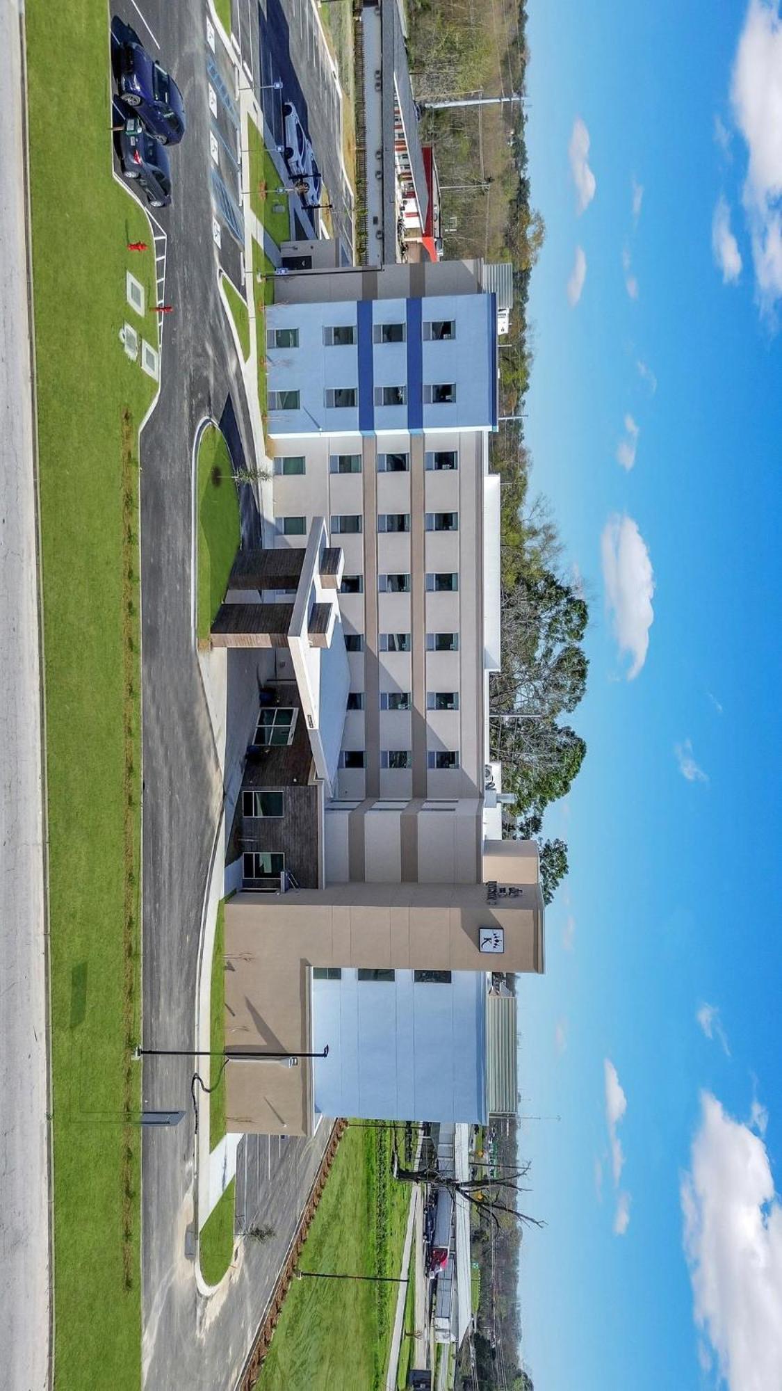 Отель The Kingston Garden City Экстерьер фото